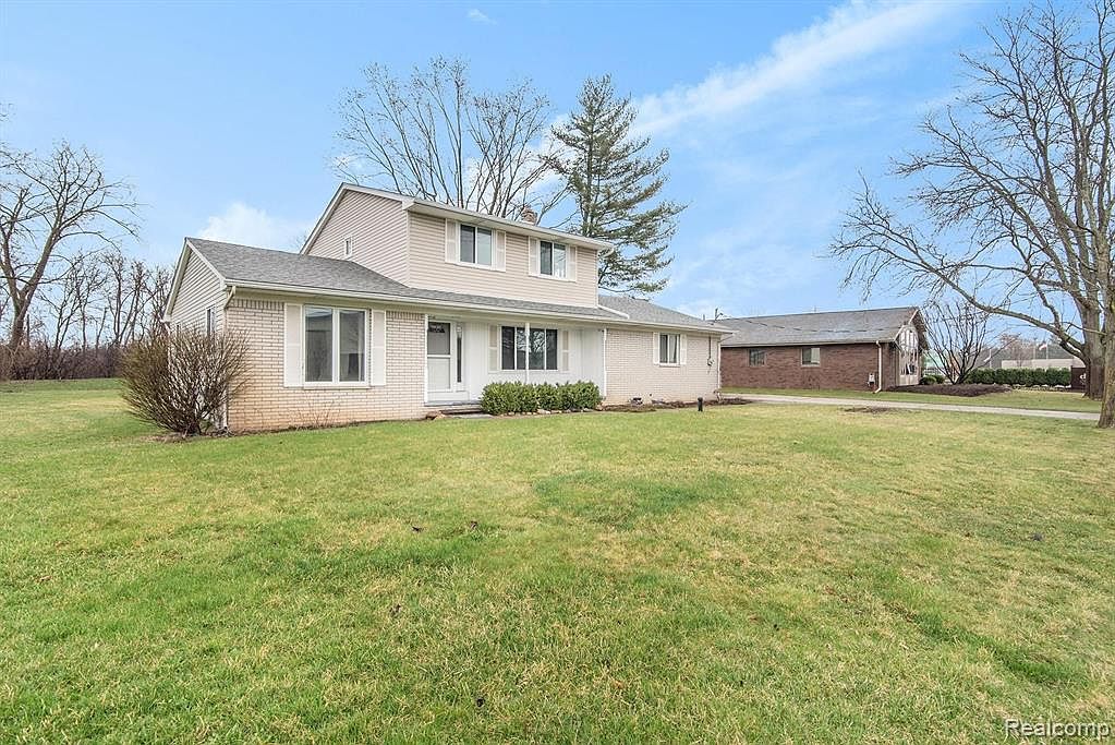 6786 Bluegrass Dr, Clarkston, MI 48346 Zillow