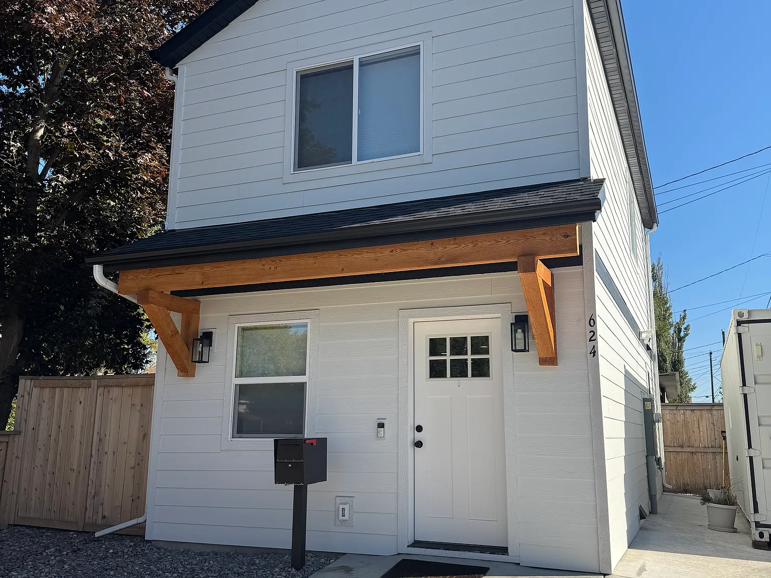 2 bed, 1.5 bath, 900 sqft, $2,400 — Photo 2