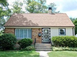 116 Roslyn Rd, Westmont, IL 60559