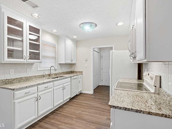 4th image of 1479 Empress Dr