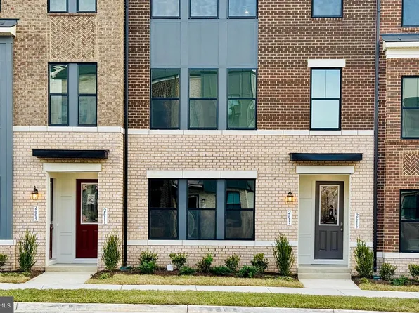 2613 River Birch Rd, Herndon, VA 20171