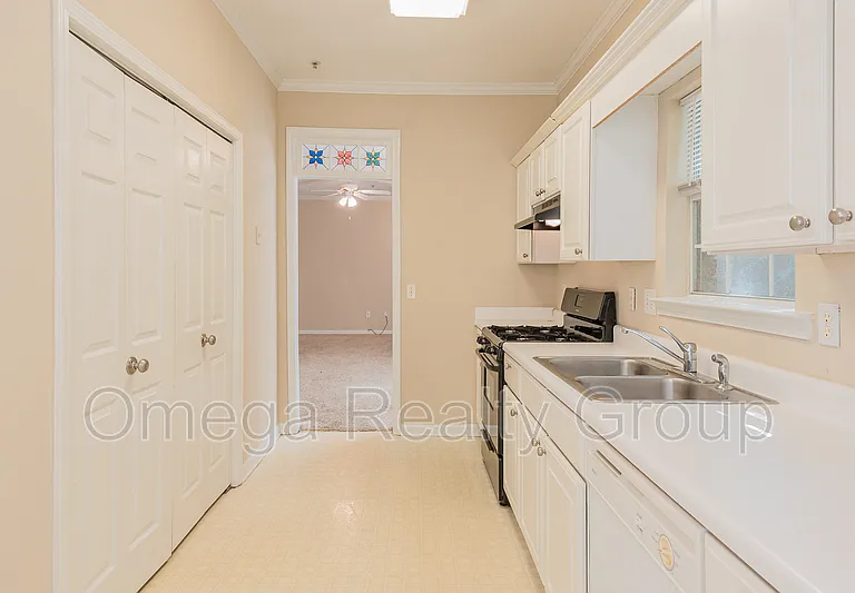 570 Treymoor Lake Cir — Photo 14