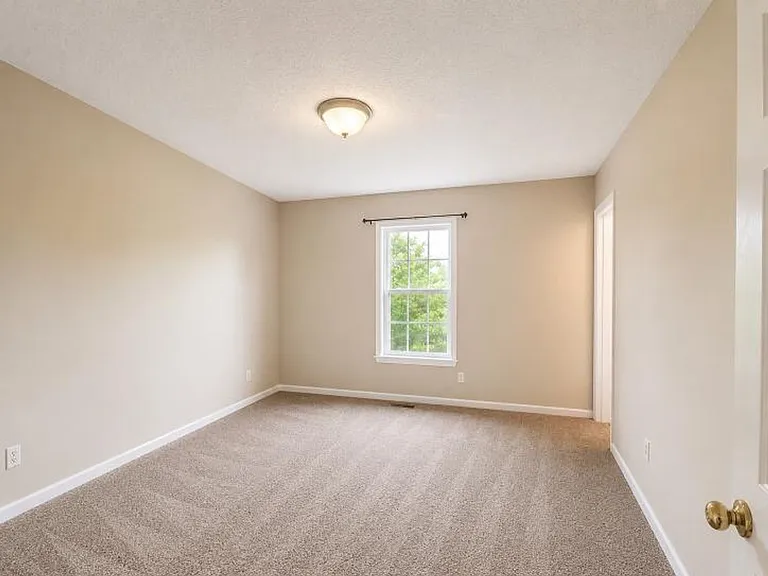410 Eddy St — Photo 12