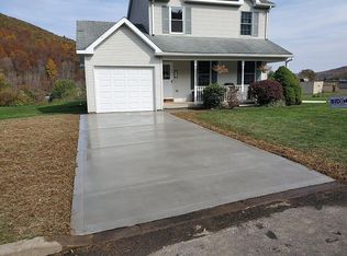 33 Colonial Heights Dr, Bradford, PA 16701