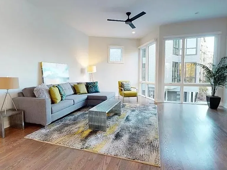 1060 Kenilworth Ave — Photo 4