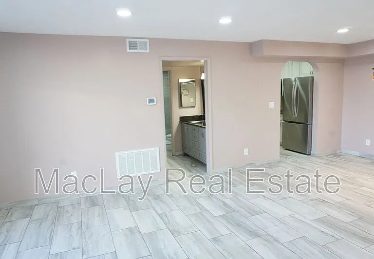 10444 N 69th St #107 — Photo 8