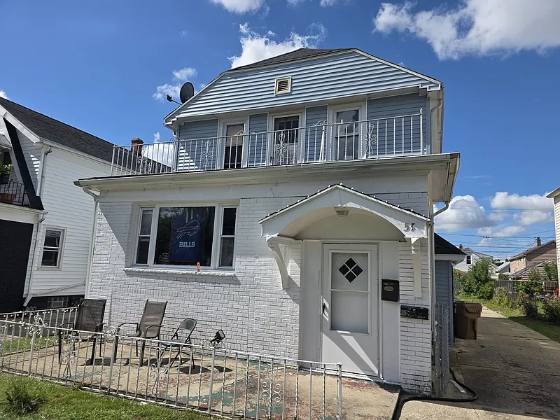 2 bed, 1.0 bath, $1,275 — Photo 2