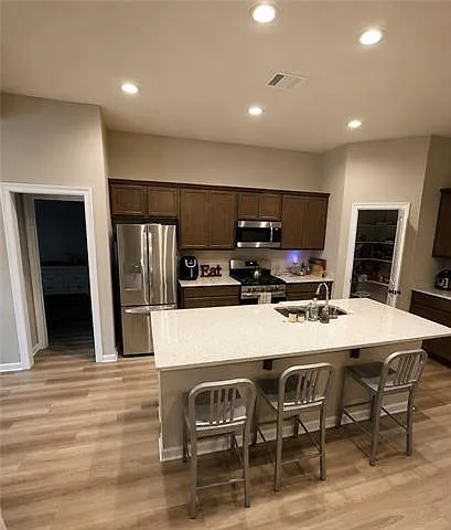 3 bed, 2.0 bath, 1782 sqft, $2,100 — Photo 2