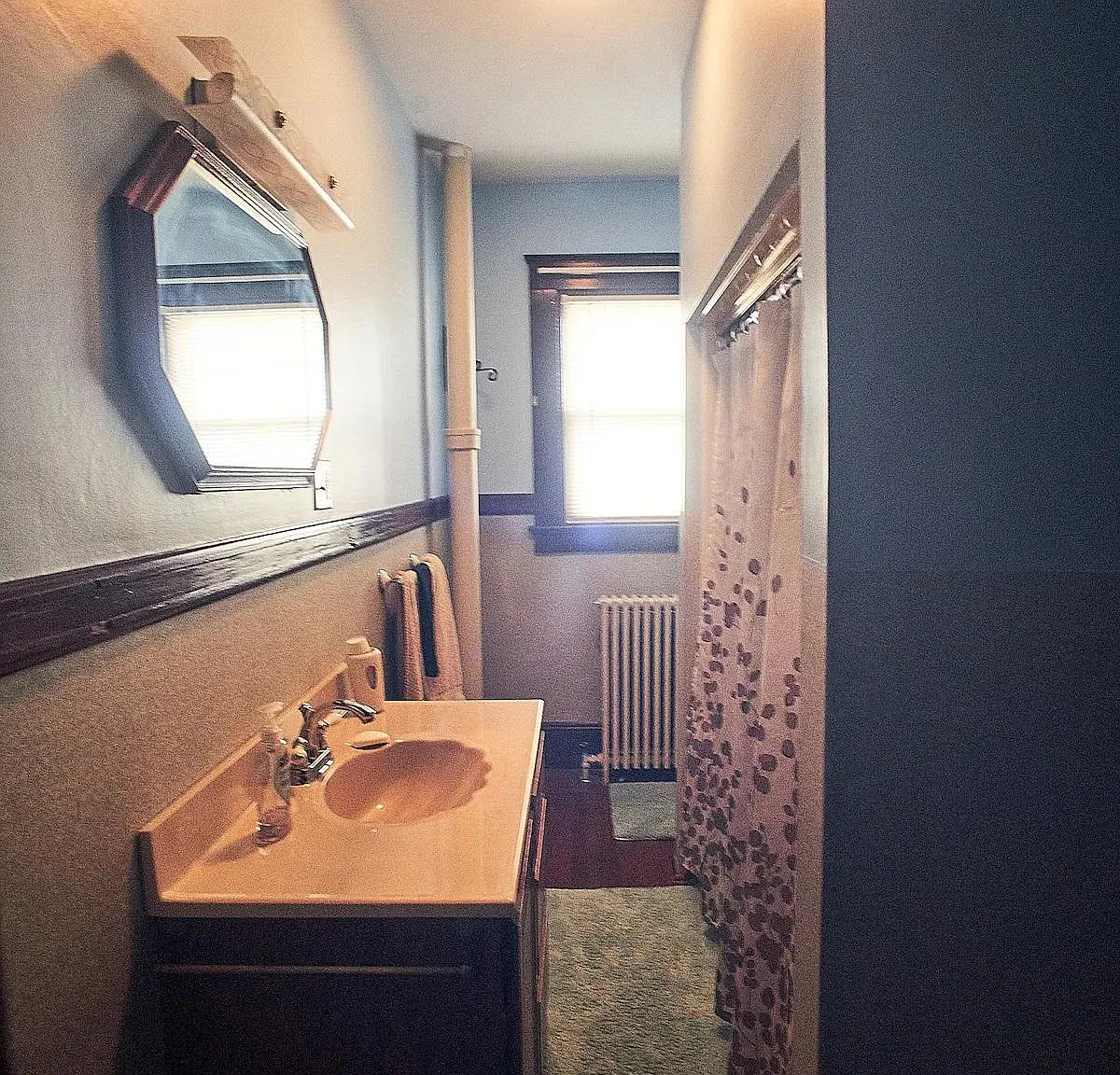 1206 W Main Rd — Photo 2