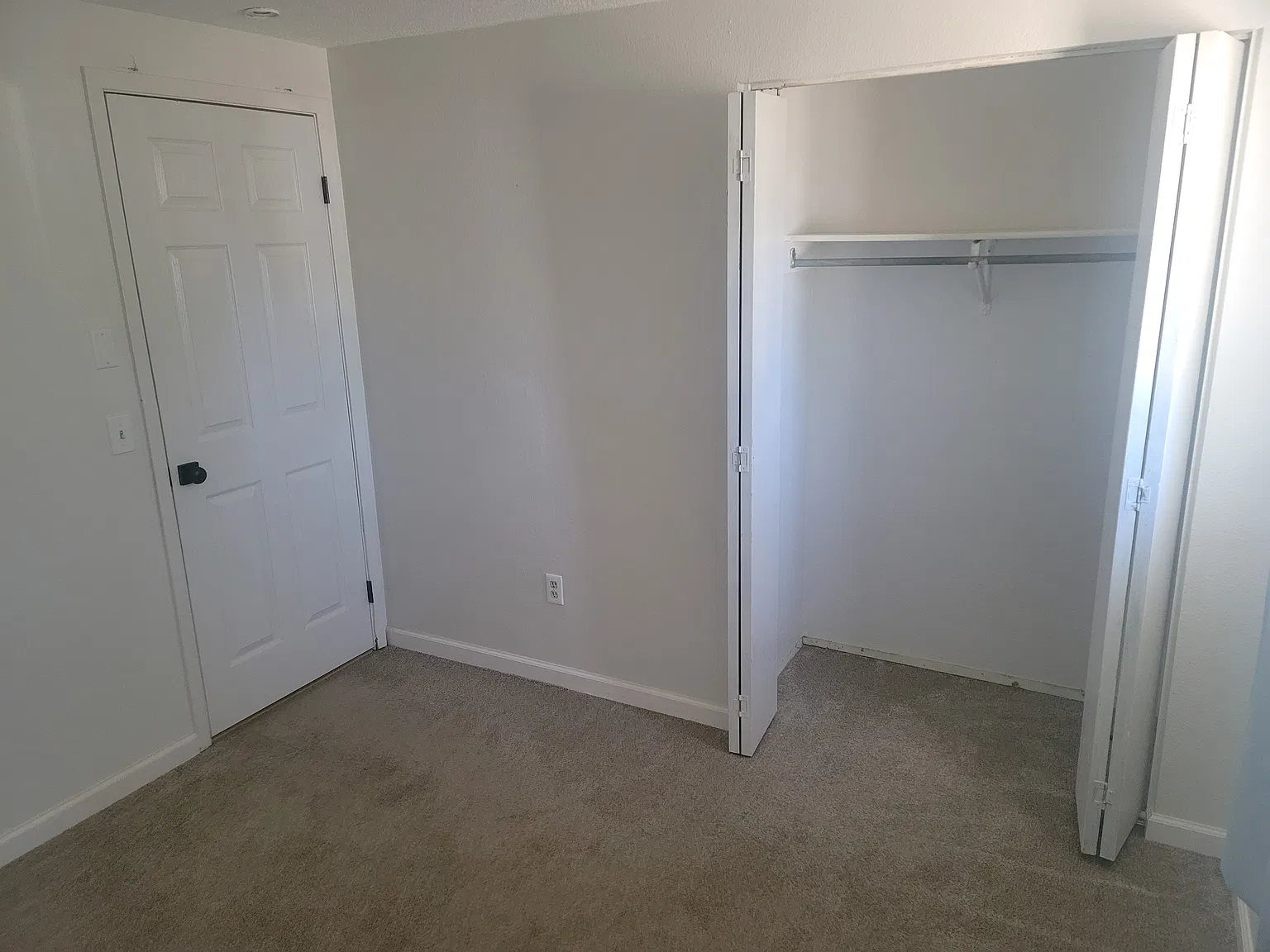 1 bed, 1300 sqft, $700 — Photo 3