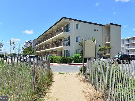 4th image of 2 137th St Unit 305