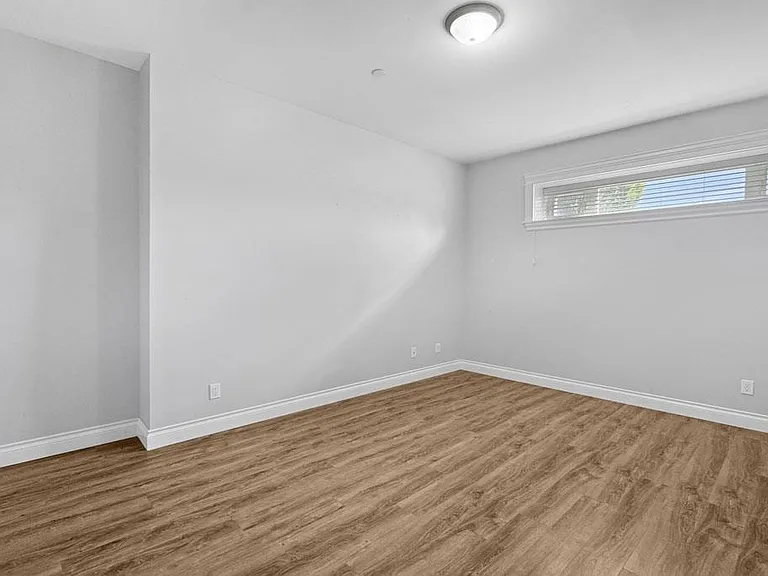 2765 E 54th Ave — Photo 8