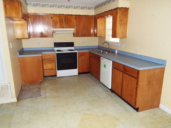 2nd image of 58 Mary Esther Dr