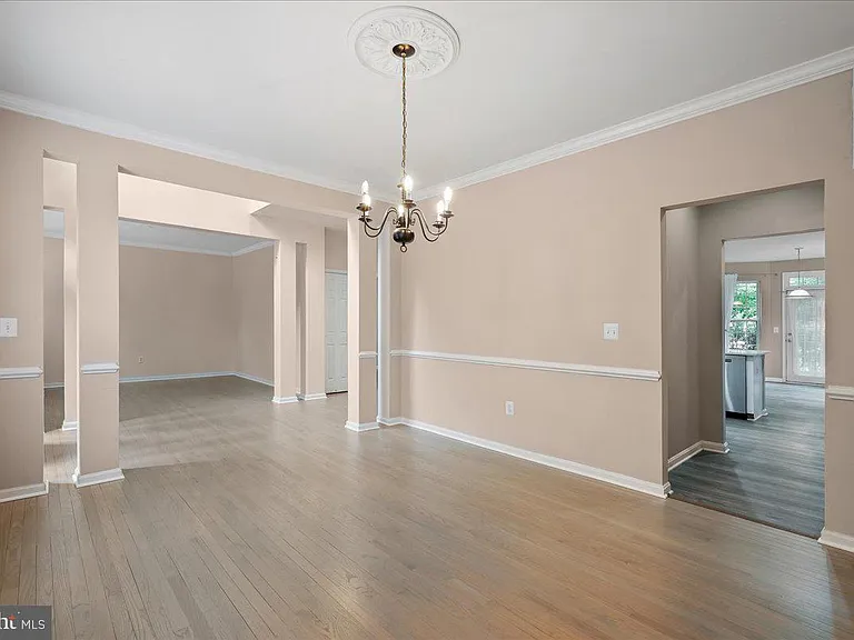 905 Royal Elm Ct — Photo 12