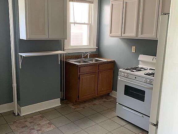 3rd image of 37 Hurlbut St #1