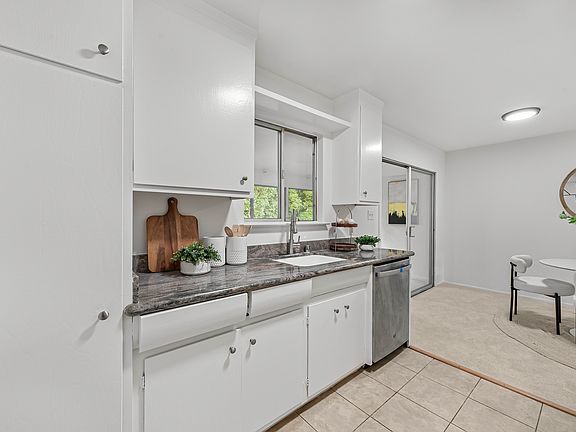 3rd image of 1369 Phelps Ave APT 9