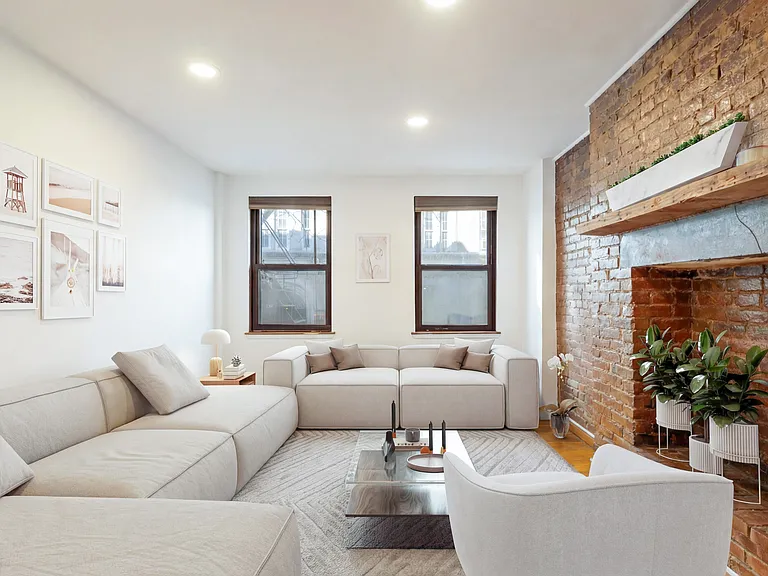 118 Suffolk St #2B — Photo 1