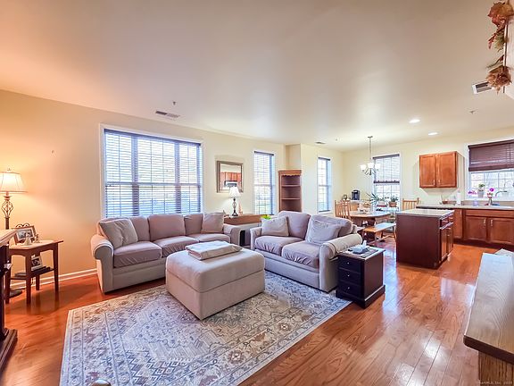 5th image of 1 Rivington Way #201