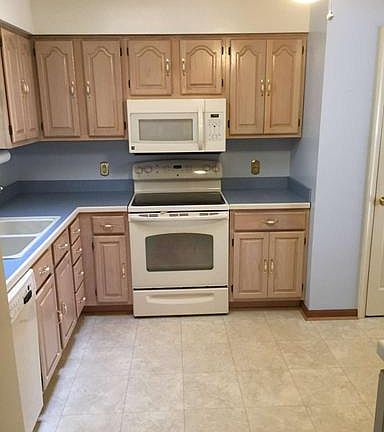 3rd image of 10802 Seven Oaks Ct