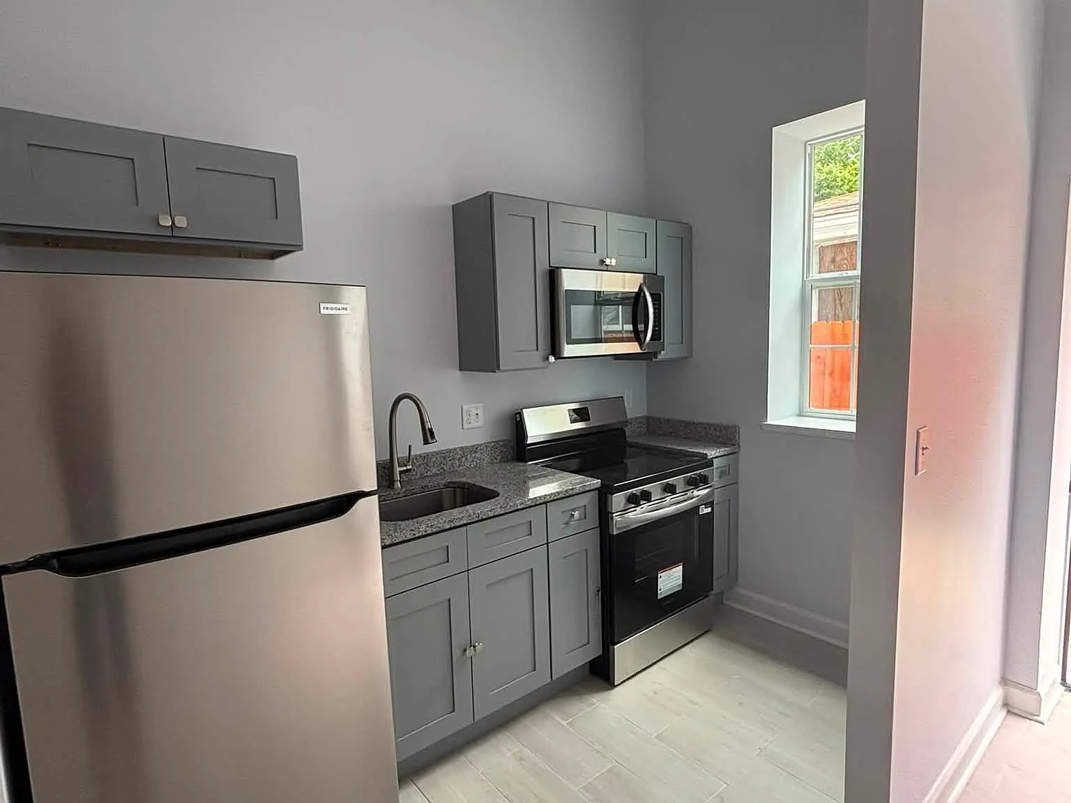2 bed, 650 sqft, $1,350 — Photo 2