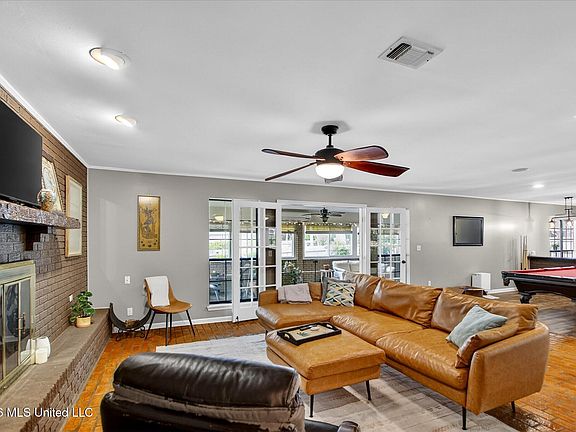 3rd image of 6627 Golf Club Dr