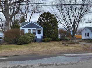 83 Dearborn Ave, Hampton, NH 03842