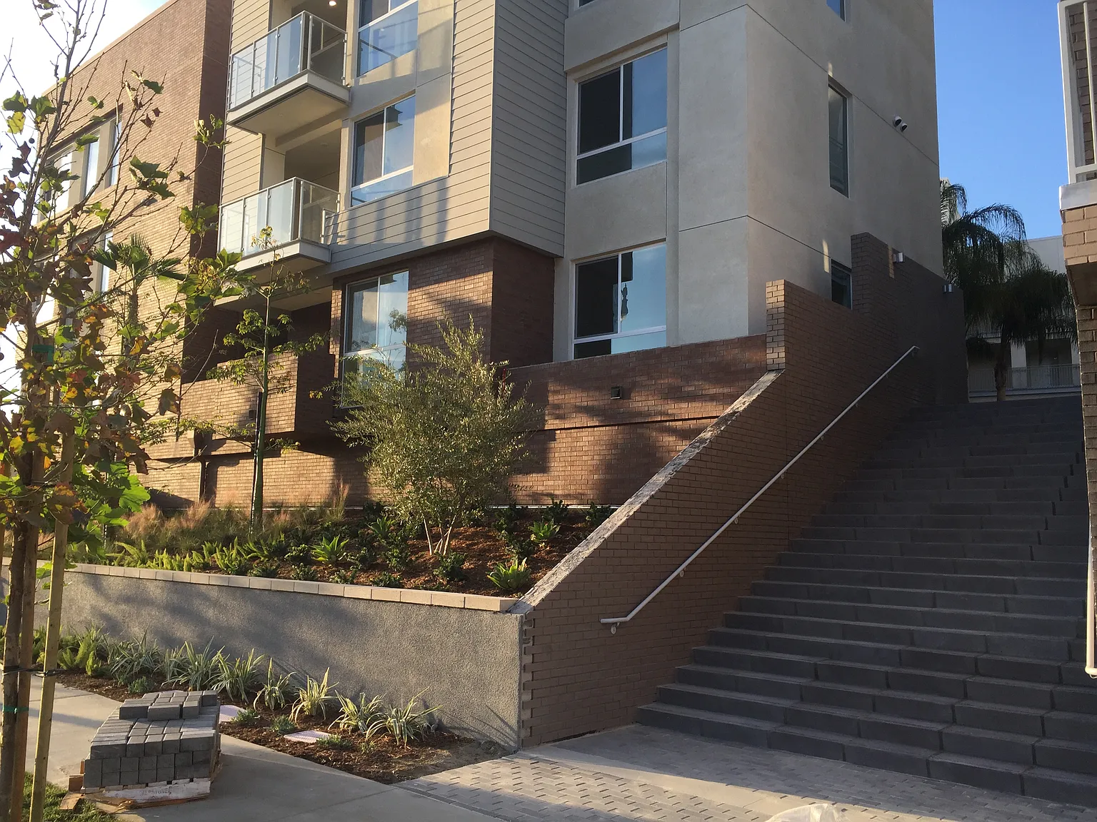 2 bed, 880 sqft, $4,200 — Photo 1