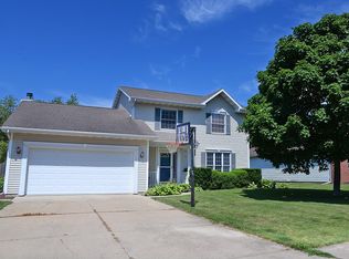 207 S Hossack St, Seneca, IL 61360