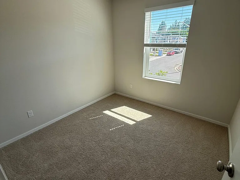 1102 SE 193rd Pl — Photo 12