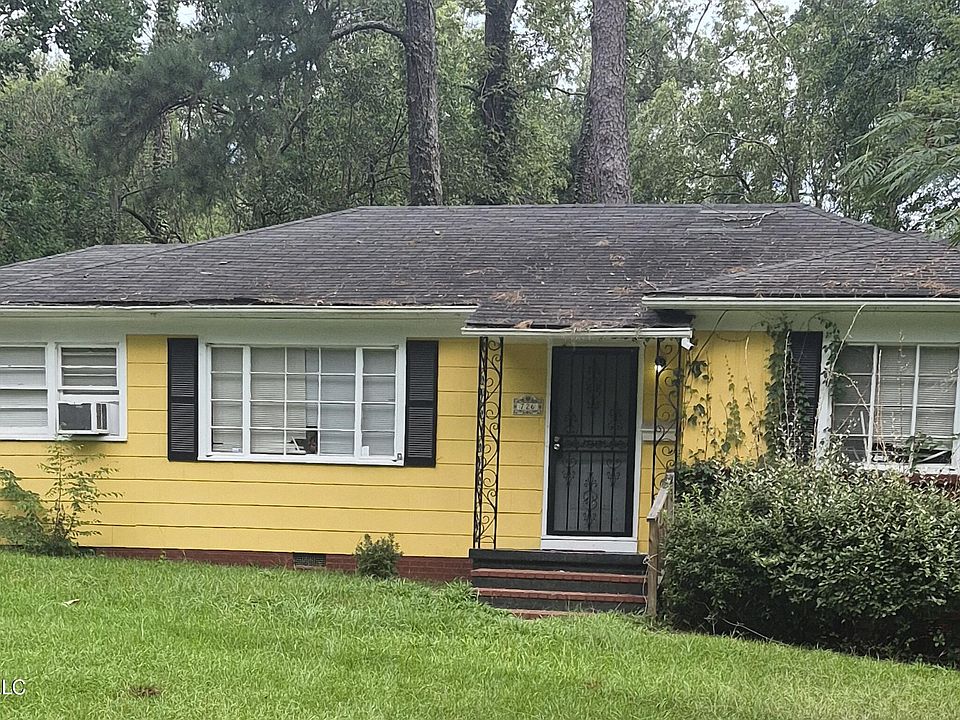 1st image of 726 Alvaredo St
