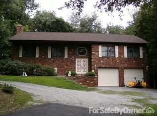 520 Sandy Hill Rd, Irwin, PA 15642