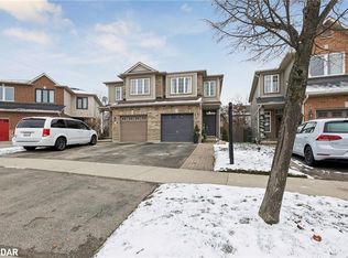 1427 Treeland St, Burlington, ON L7R 5B4