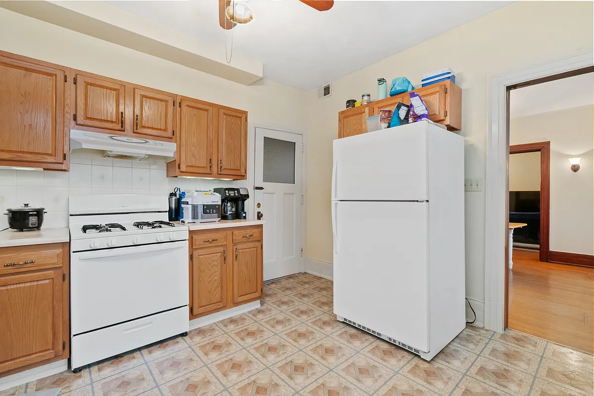 Building Photo - 1775 Beechwood Blvd #1