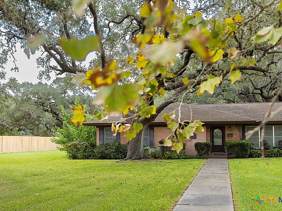 3rd image of 1209 Moss Ln