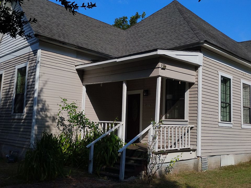 1st image of 817 Louisiana St