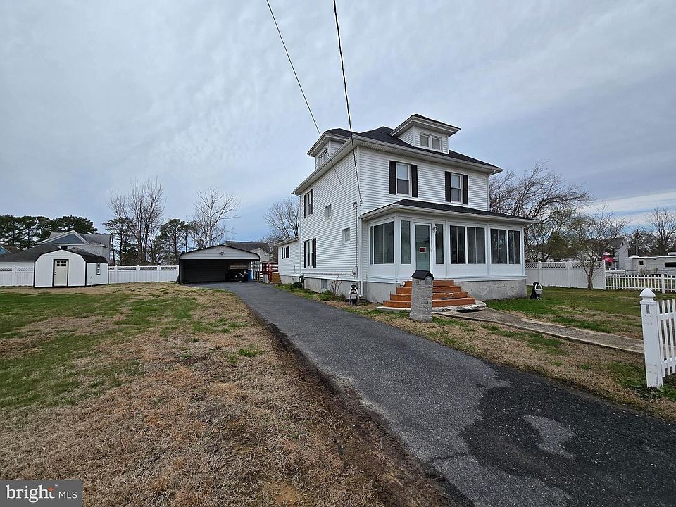 1st image of 205 Myrtle St