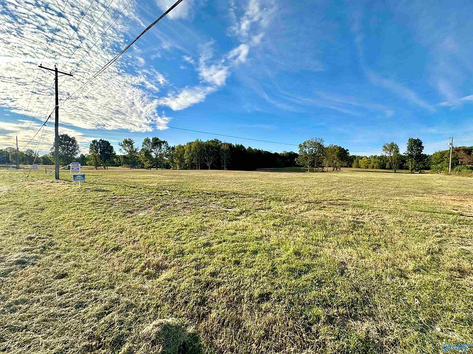 2nd image of 14 Glass Hollow Rd