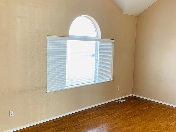 5th image of 2748 Flynn Ln