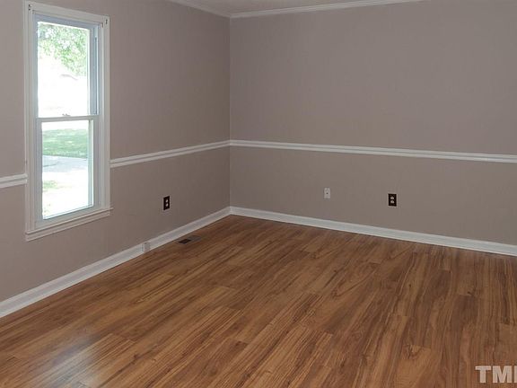 3rd image of 810 Olive St
