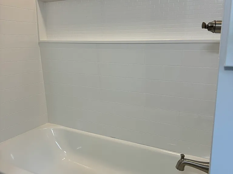 full bath tub/shower