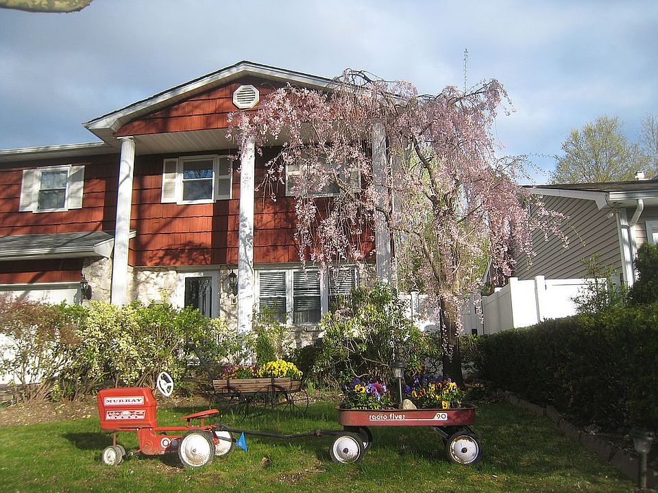 1st image of 83 Radcliff Ave