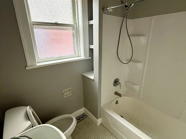 5200 Devonshire Ave #2F — Photo 9
