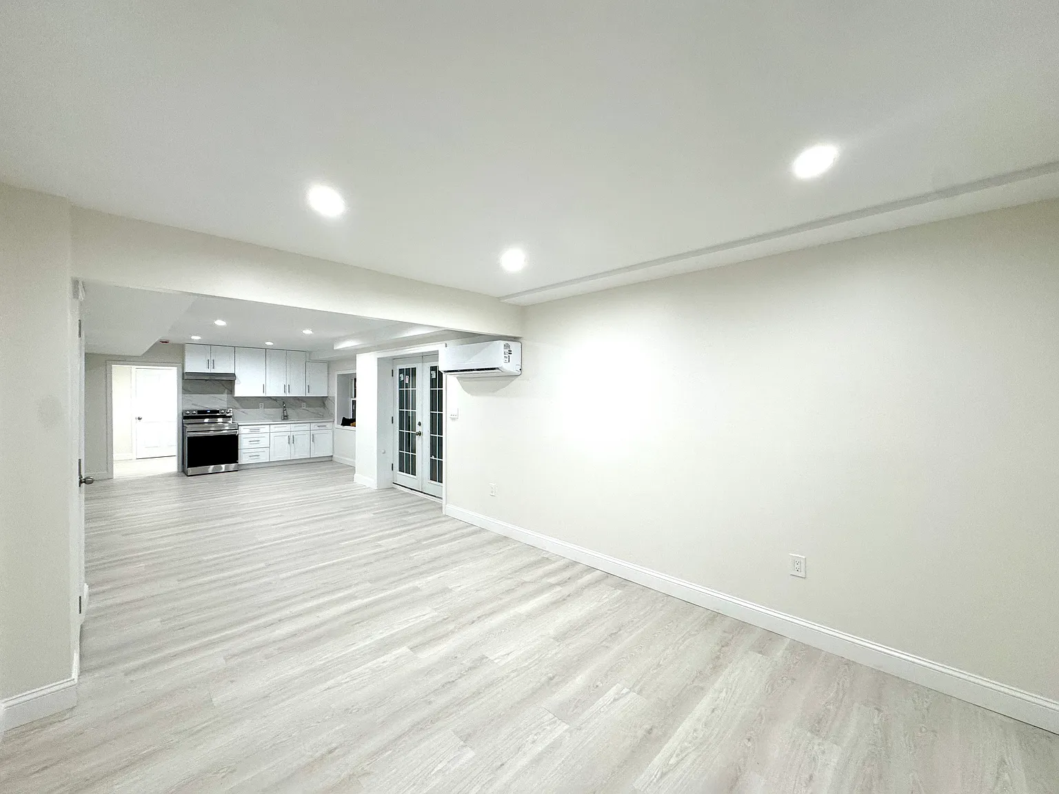 Toretta Ln, Farmingdale — Photo 3