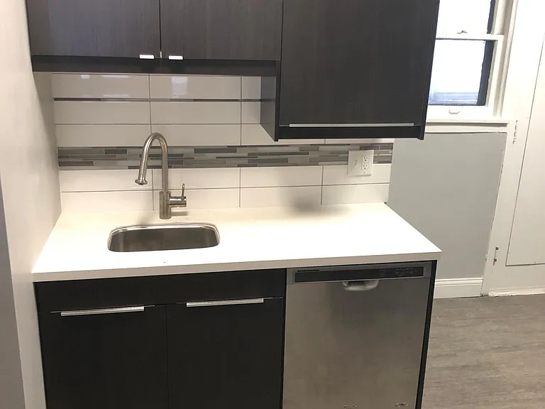 2518 Dupont Ave S #3 — Photo 3
