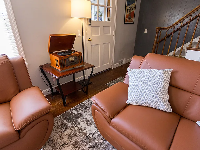 30 Florence Ave — Photo 7