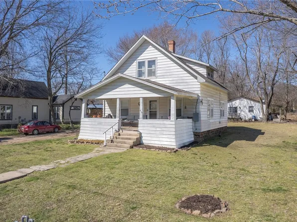 418 E Buchanan St, Prairie Grove, AR 72753