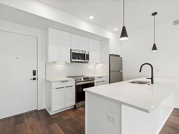 4th image of 212 W Rittenhouse St #503