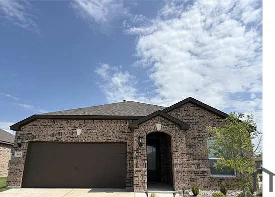 4 bed, 2006 sqft, $2,399 — Photo 2