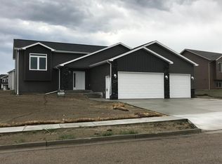 4837 Feldspar Dr, Bismarck, ND 58503
