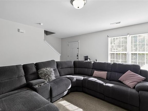 3rd image of 455 Menlo Park Rd
